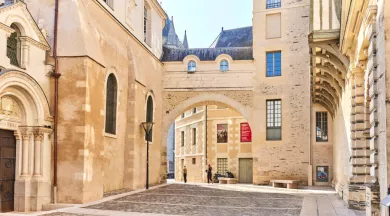 rue-du-musee-des-beaux-arts-copyright-alexandre-lamoureux-destination-angers-14612-1920px-1098308_1 - © alexandre-lamoureux-destination-angers