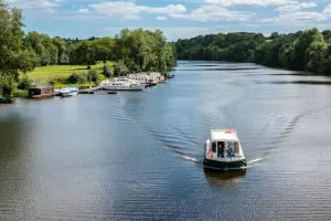 Bateau sur rivière