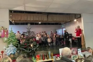 chants des enfants au marché de noël - Comité des fêtes de Voutré